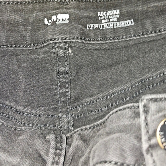 3 for $25 / Old Navy jeans - Picture 3 of 4